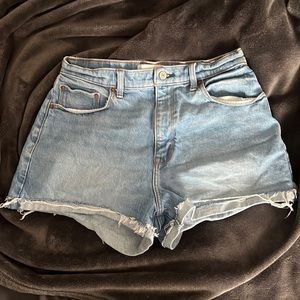 Abercrombie Curve Love High Rise Mom Short
